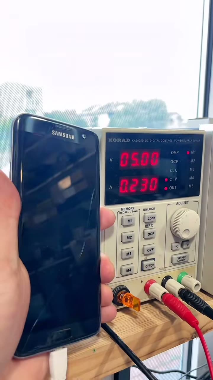 Np. tak wygląda odzyskiwanie danych z Samsunga z uszkodzoną płytą głó.