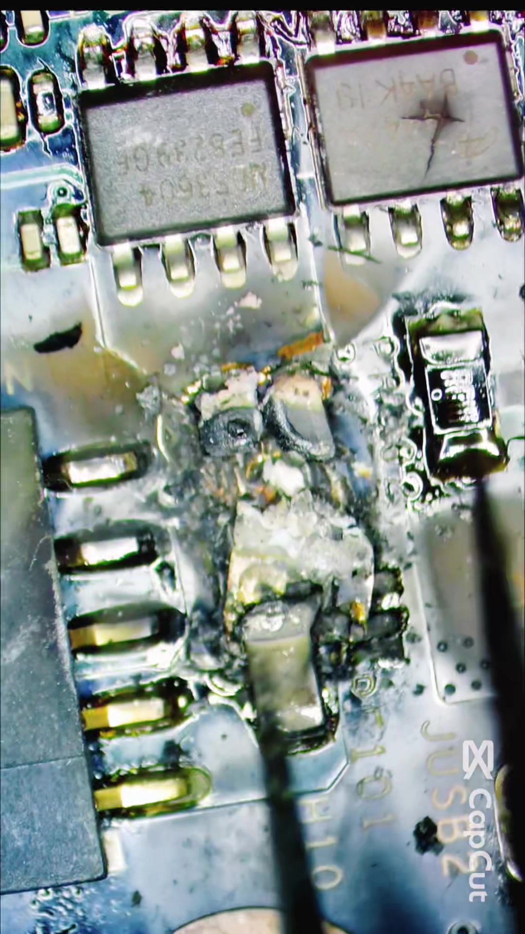 Naprawa zwarcia na płycie głównej