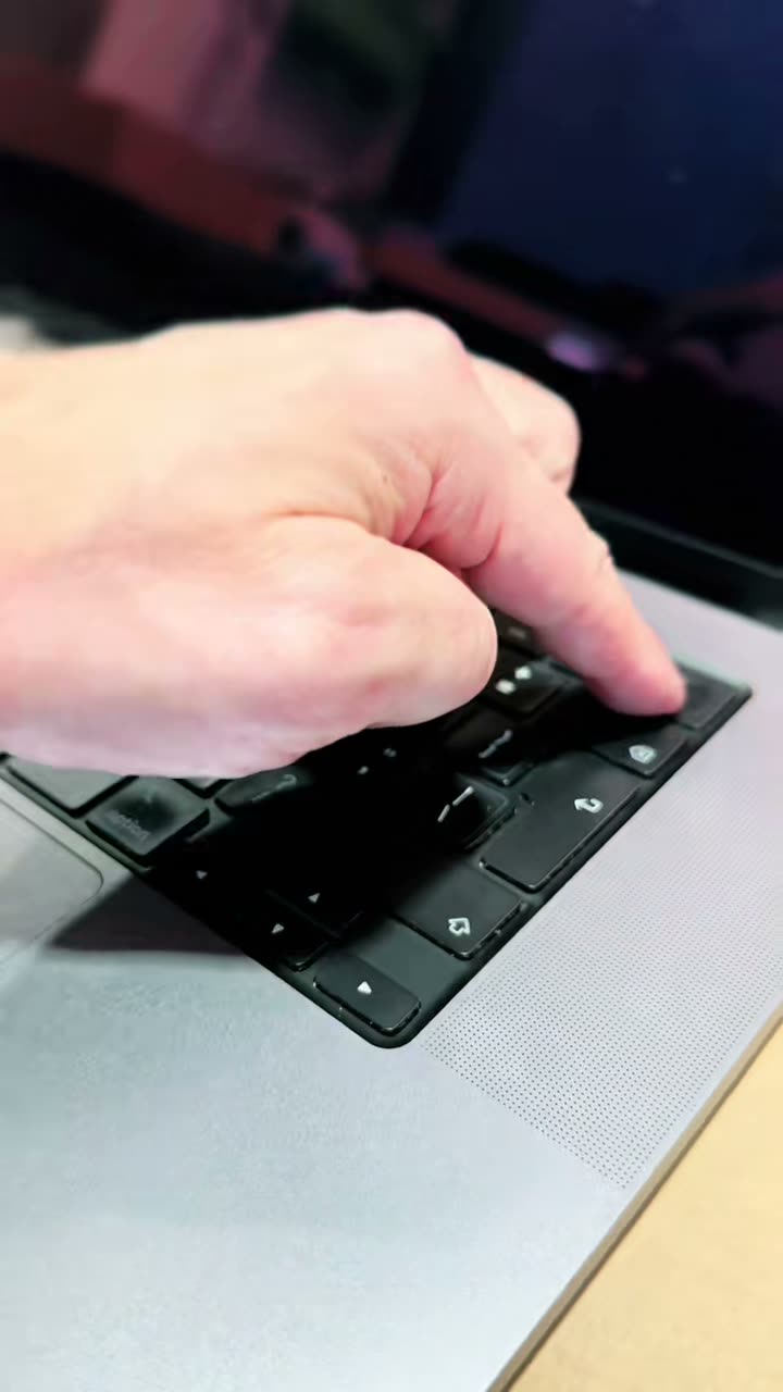 Ta naprawa macbooka pro zajela 3 minuty, znacznie mniej niz demontaż .