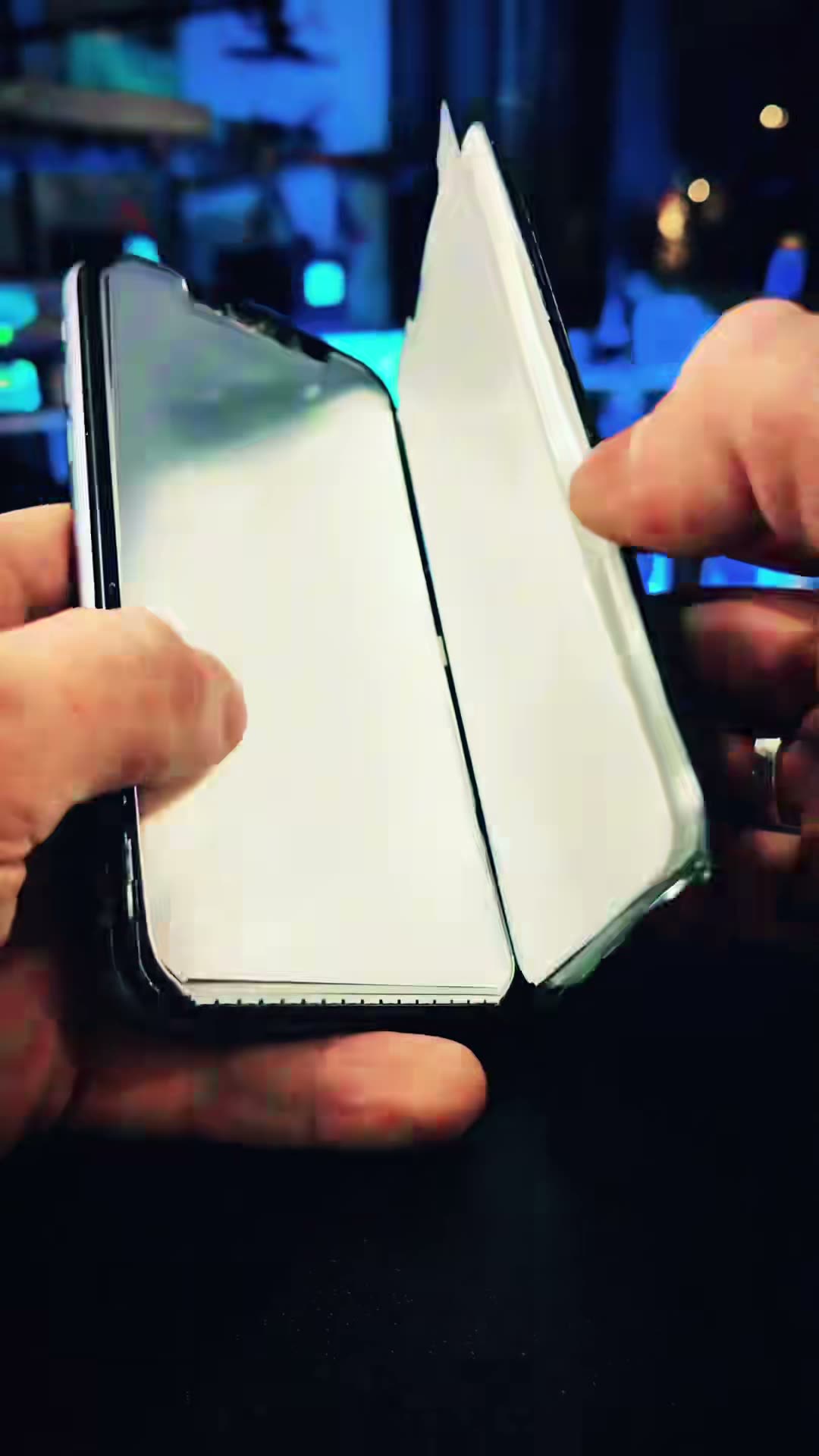 Co się stanie gdy zostawisz iphone w upalny dzień na desce rozdzielcz.