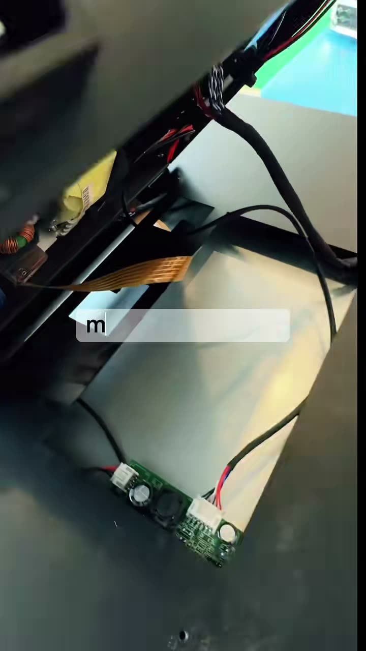 Po roku od zakupu wylądował na stole u kolegi informatyka 😭 Wulkaniza.