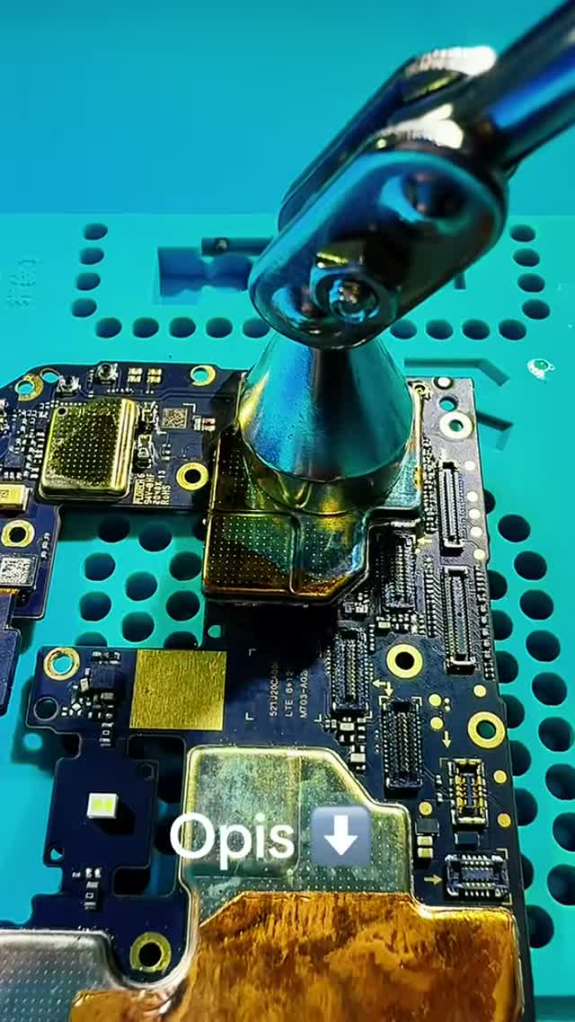 Zawsze ściągaj ekrany z płyty głównej